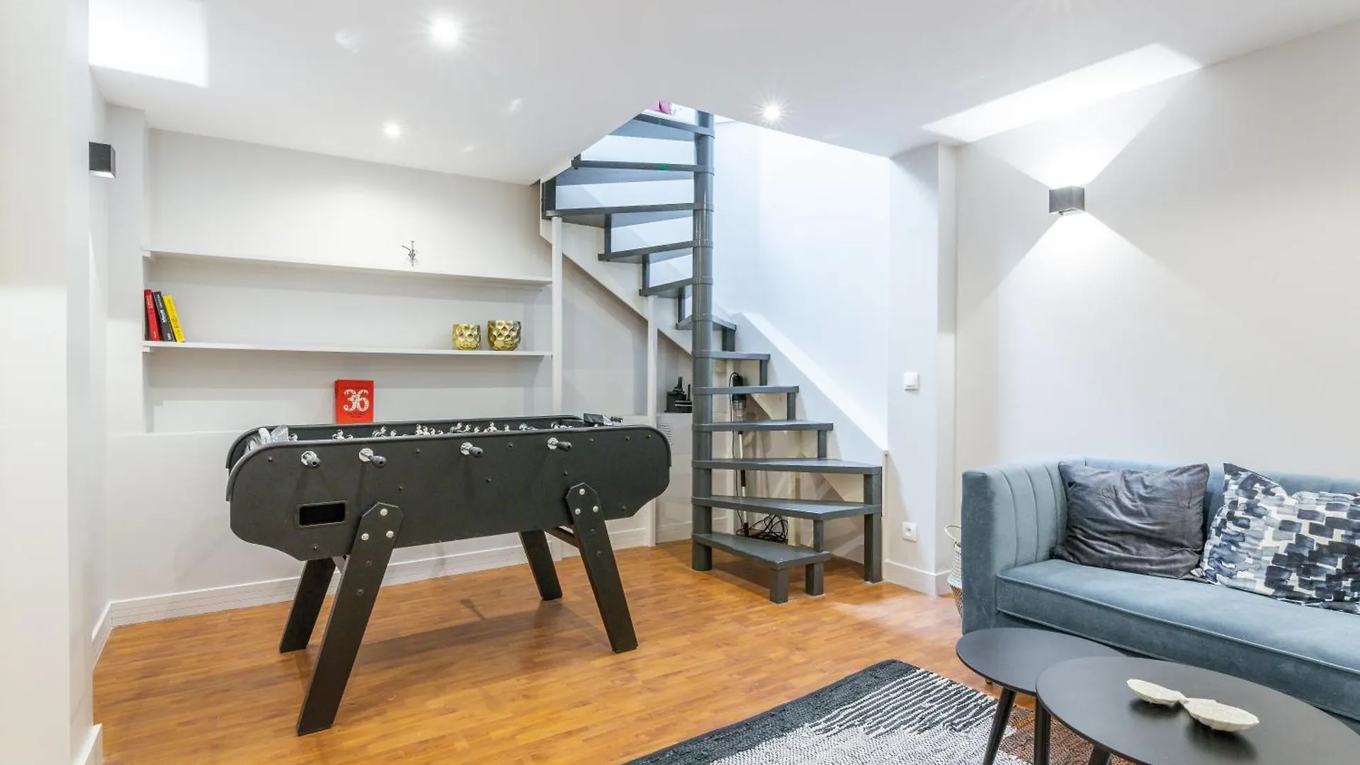 Lounge In A Cosy Apartment On Canal Saint-Martin 파리 프랑스