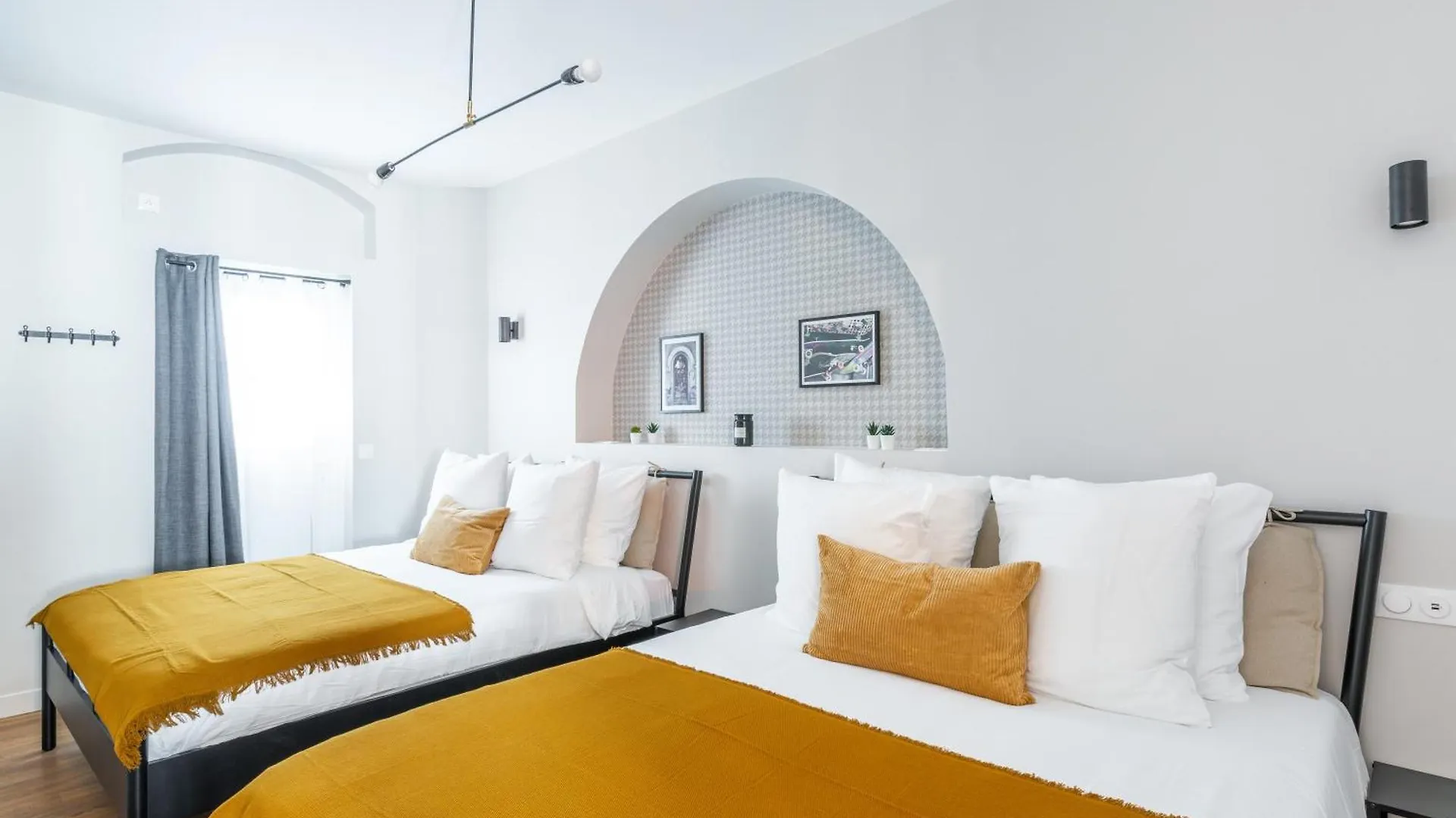 Lounge In A Cosy Apartment On Canal Saint-Martin 파리