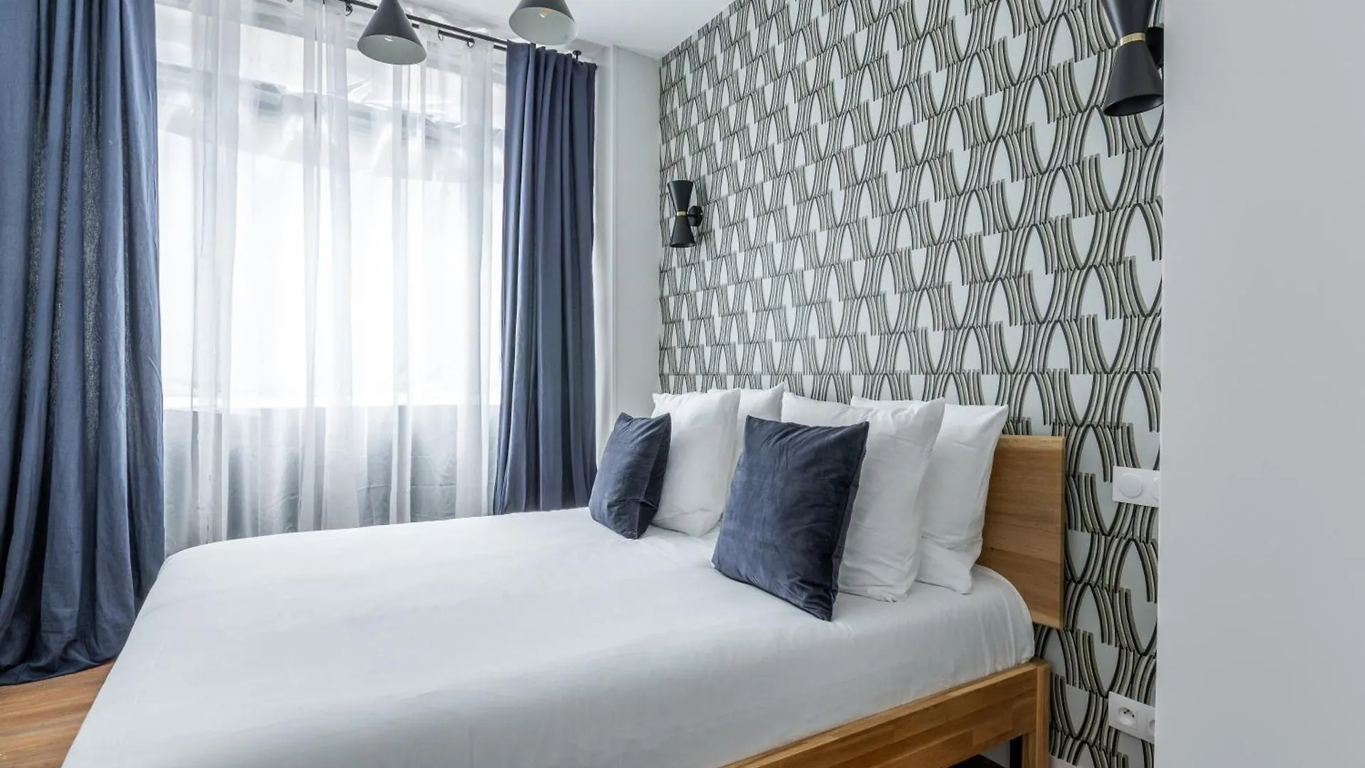 Lounge In A Cosy Apartment On Canal Saint-Martin 파리 0*,