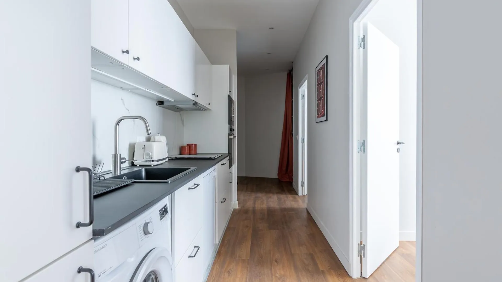 Lounge In A Cosy Apartment On Canal Saint-Martin 파리