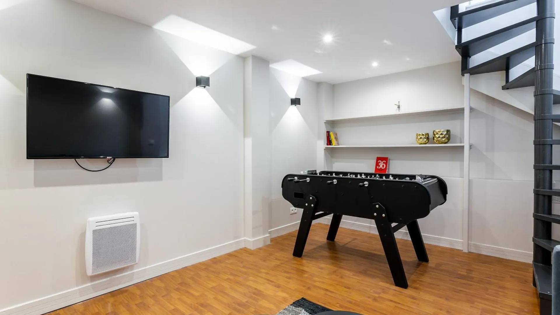 Lounge In A Cosy Apartment On Canal Saint-Martin Paříž